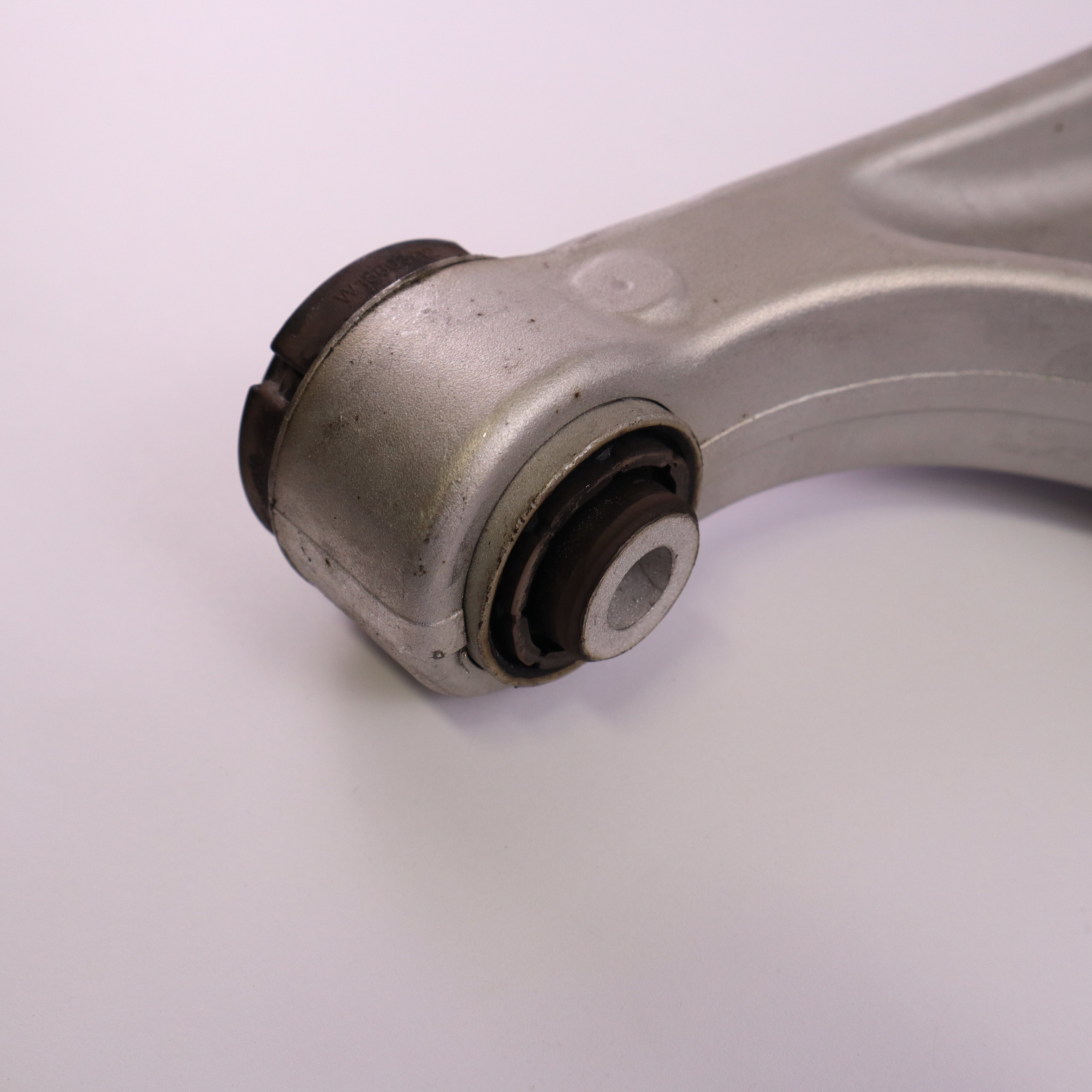 Genuine Maserati Ghibli & Quattroporte Front Right Lower Arm 670107803