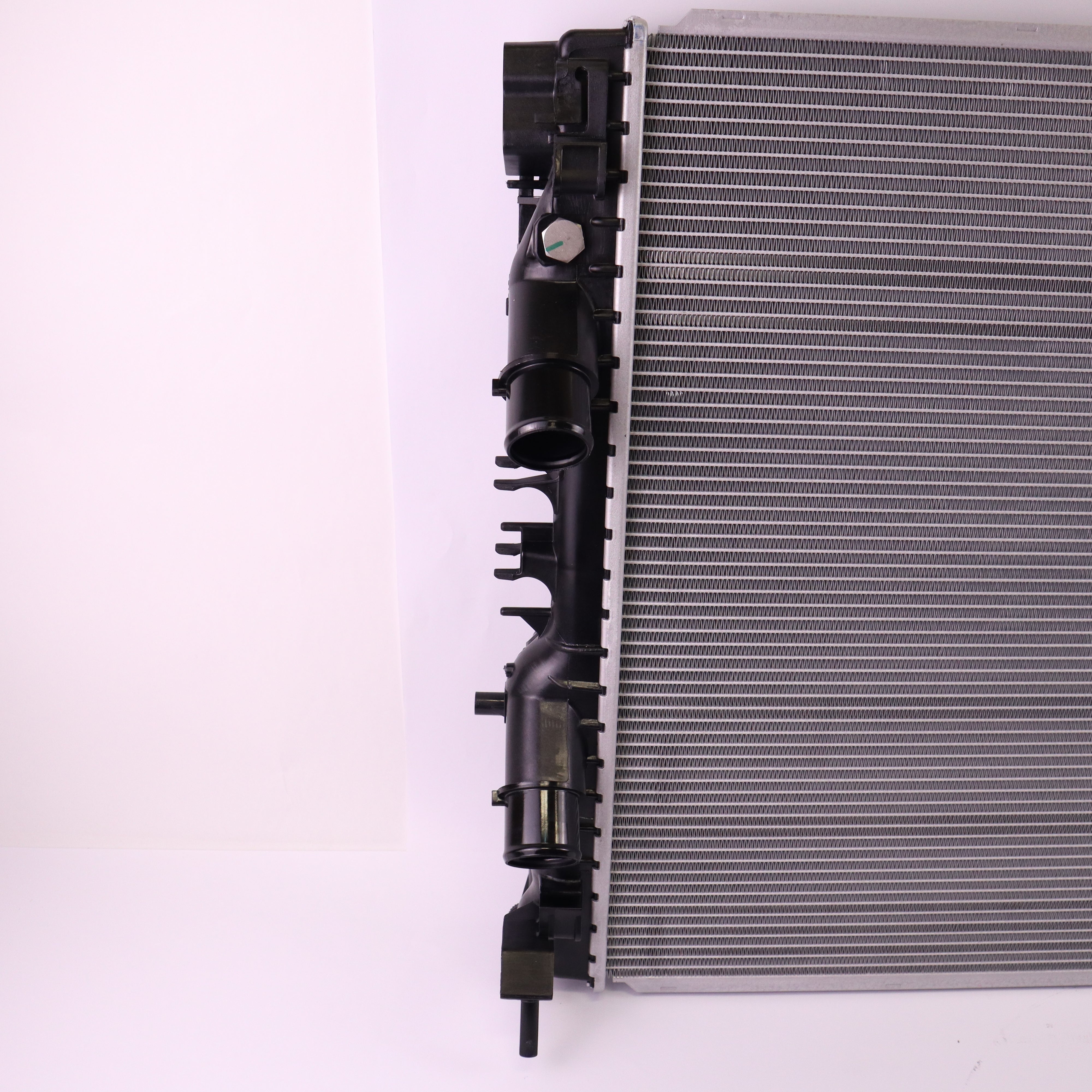 Genuine Maserati Ghibli & Quattroporte Radiator 670109996