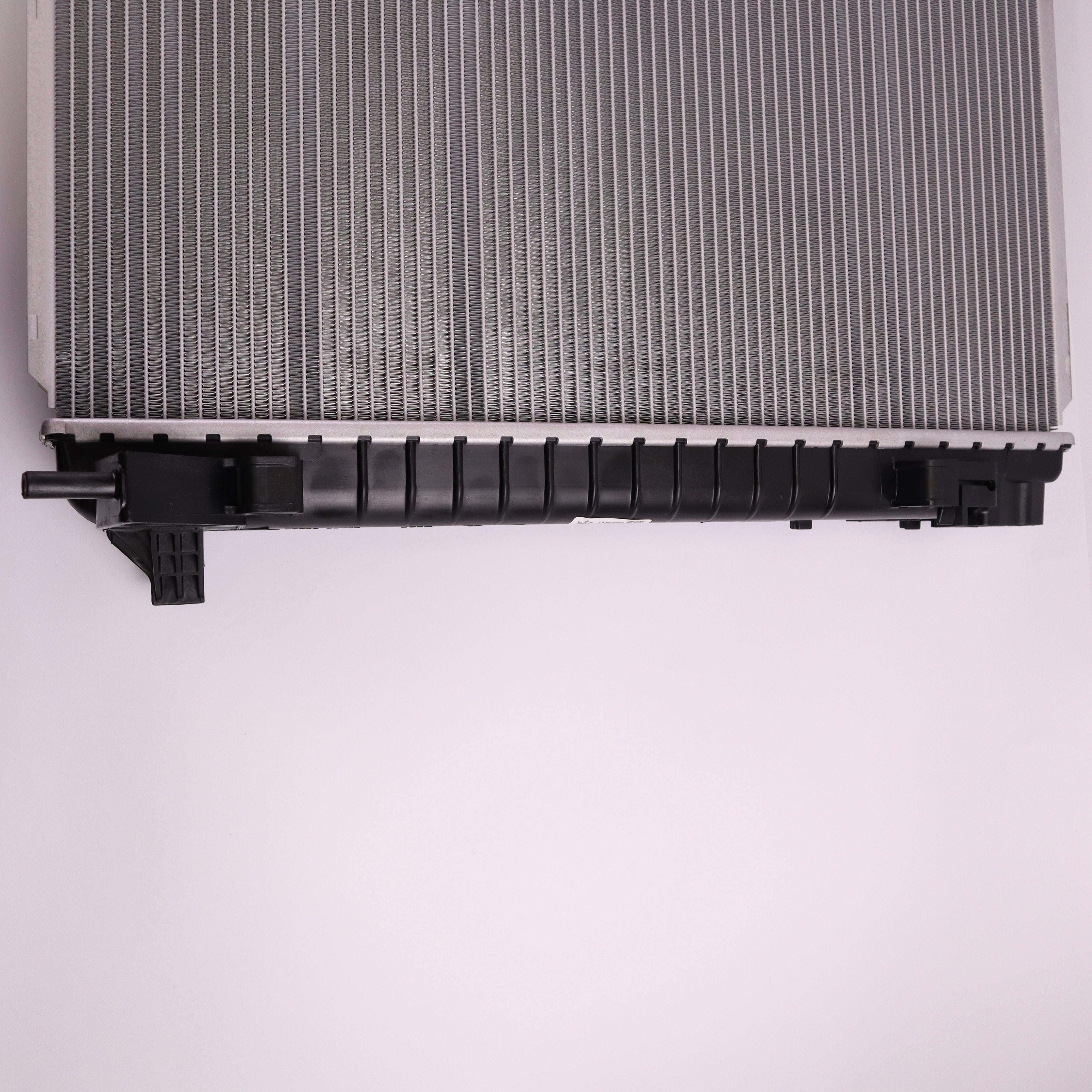 Genuine Maserati Ghibli & Quattroporte Radiator 670109996