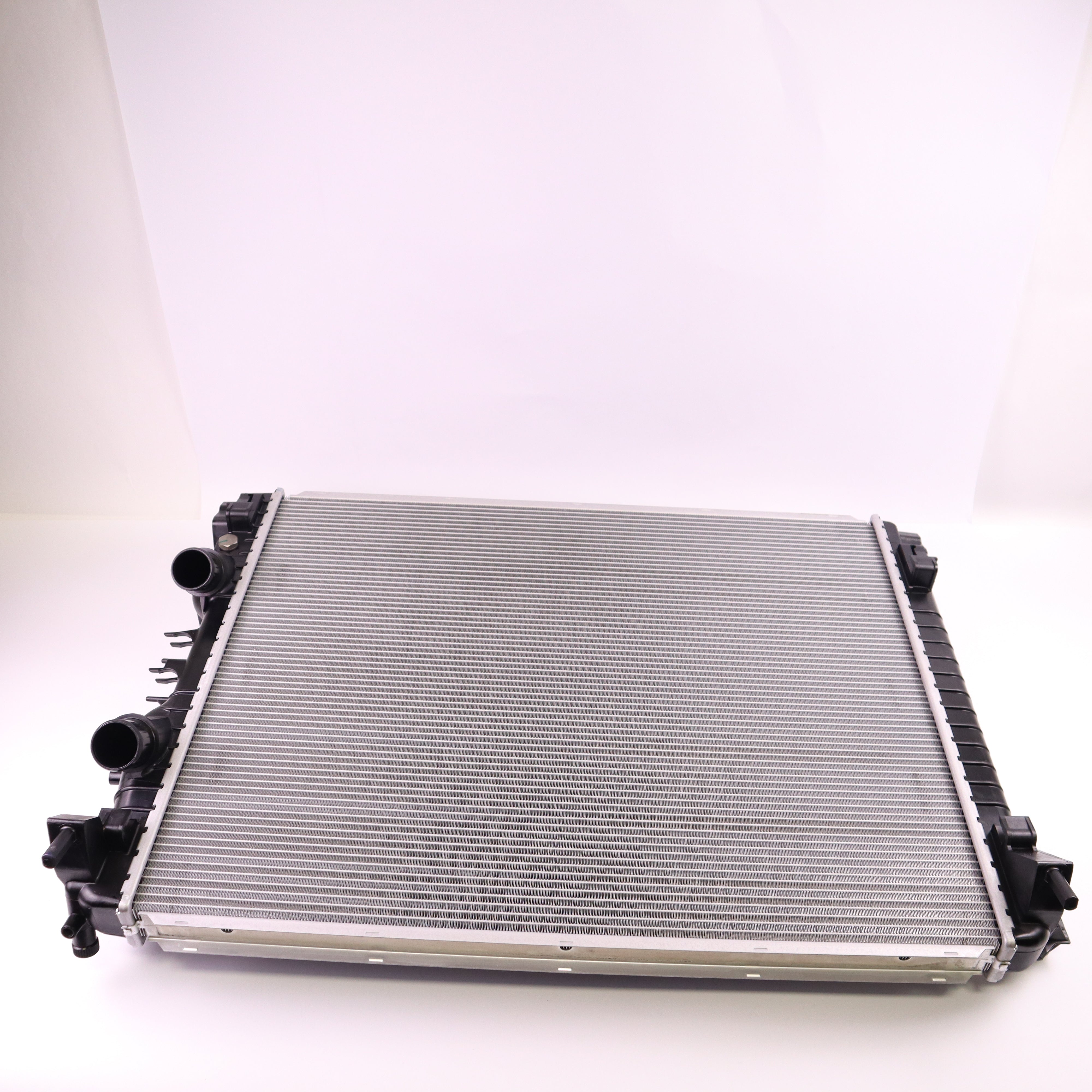 Genuine Maserati Ghibli & Quattroporte Radiator 670109996