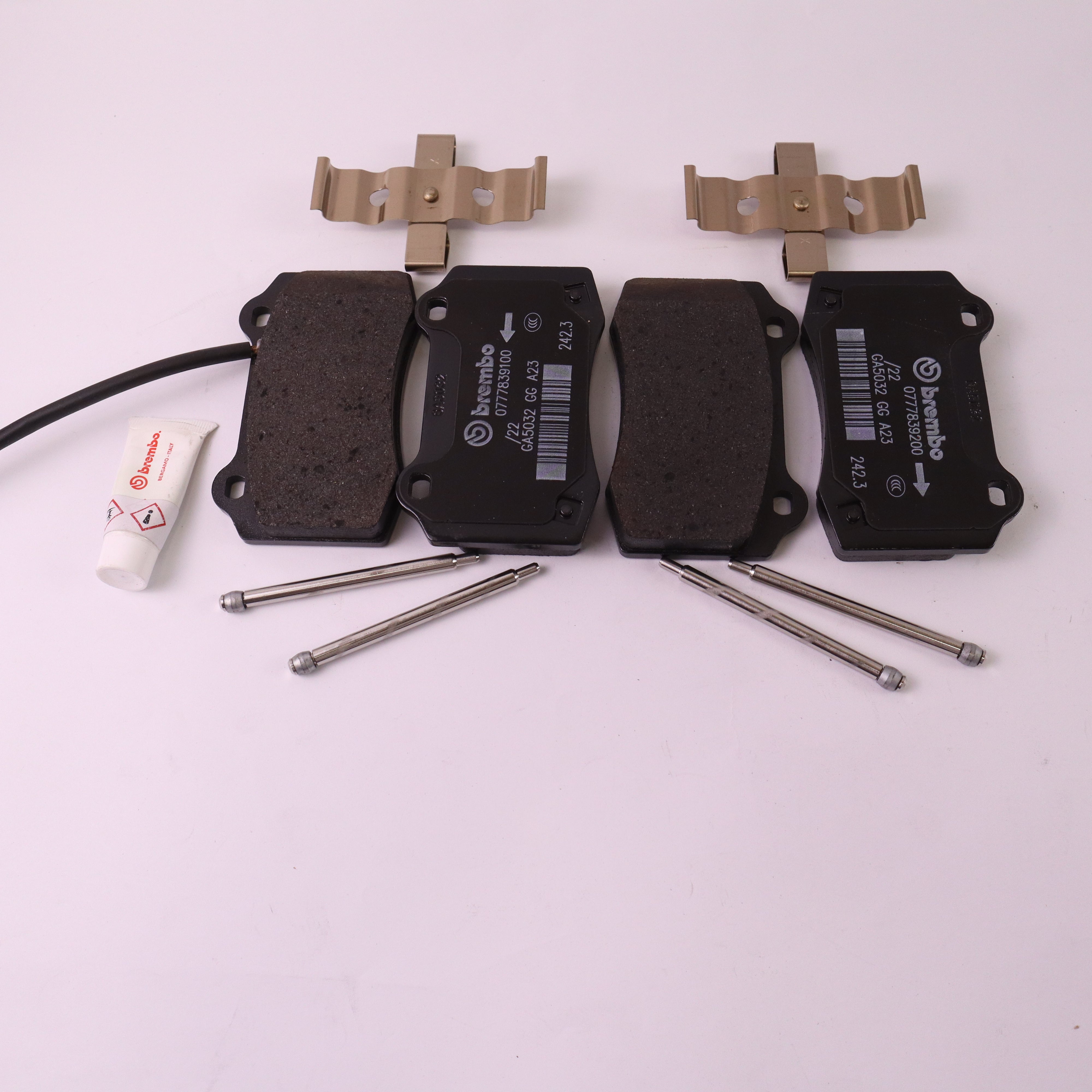 Genuine Maserati Rear Brake Pad Kit for Ghibli & Quattroporte 673012039