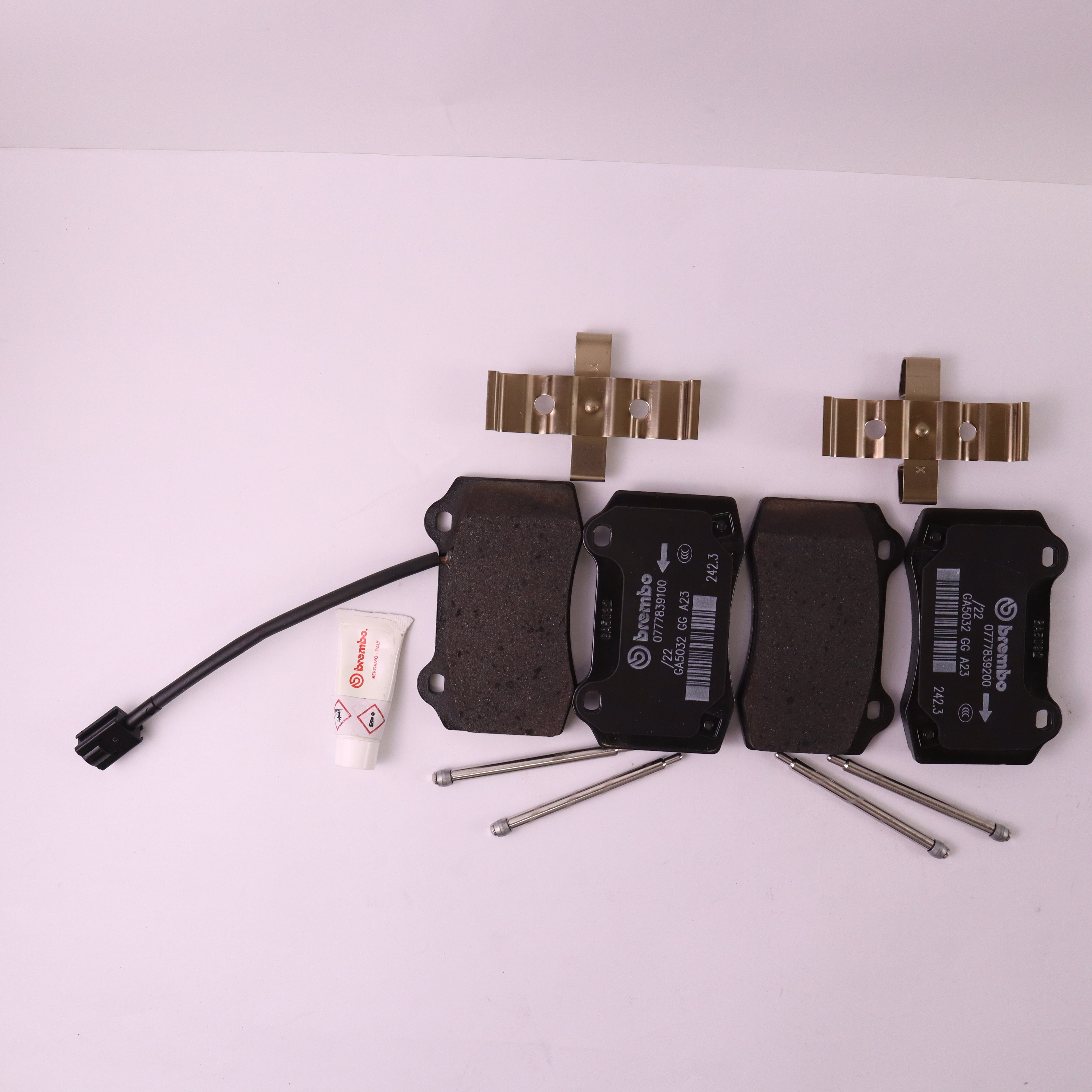 Genuine Maserati Rear Brake Pad Kit for Ghibli & Quattroporte 673012039